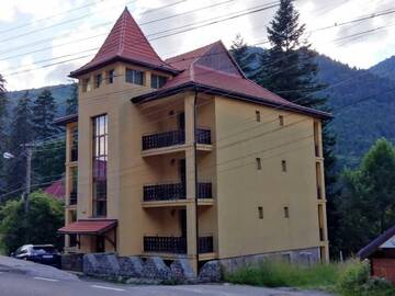 Фотографии Отели типа «постель и завтрак» Fenyő Villa Bradul г. Бэиле-Тушнад (Румыния) №1 Фото Отели типа «постель и завтрак» Fenyő Villa Bradul г. Бэиле-Тушнад 1
