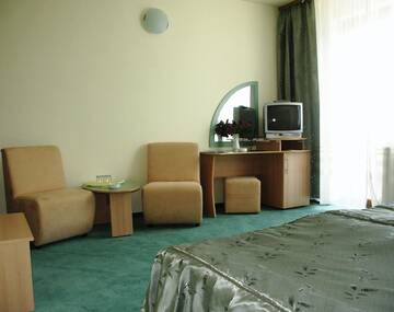 Фото номера Двухместный номер с 2 отдельными кроватями Отель Hotel Tusnad г. Бэиле-Тушнад 5