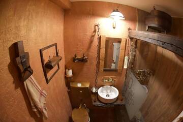 Фото номера Двухместный номер с 1 кроватью Отель Fortuna Eco - Boutique Hotel г. Бэиле-Тушнад 12