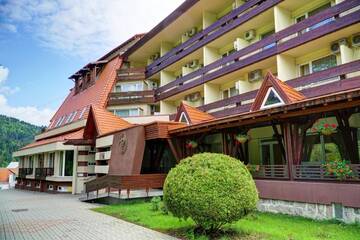 Фото Отель Hotel Ciucas г. Бэиле-Тушнад 2